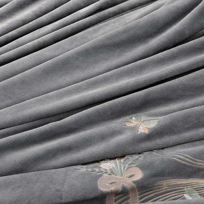 91家纺网 家纺一手货源 找家纺 绒小宣 2025新款A类牛奶绒刺绣四件套-蝶恋花 帝都灰