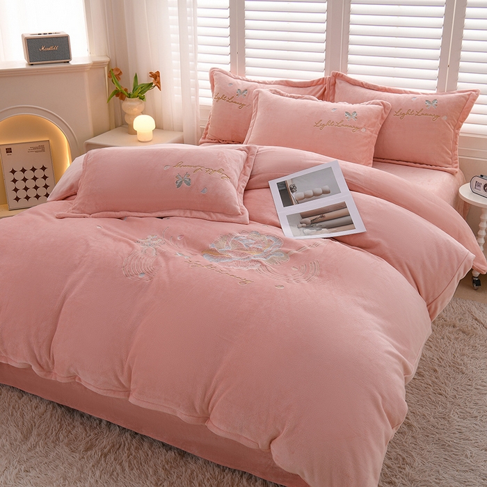 绒小宣 2025新款A类牛奶绒刺绣四件套-蝶恋花 浅粉