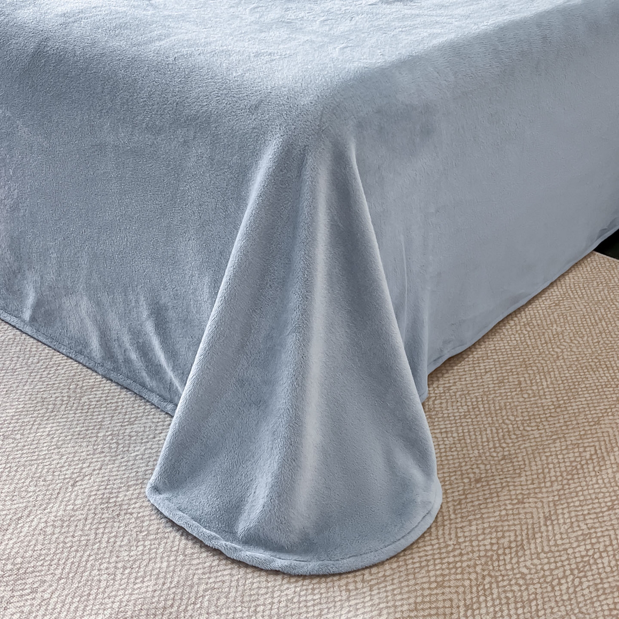 91家纺网 家纺一手货源 找家纺 博纳家纺 2025新款加厚牛奶绒雕花刺绣四件套-飞羽 控价劵后168（严格按控价来） 飞羽-繁星蓝