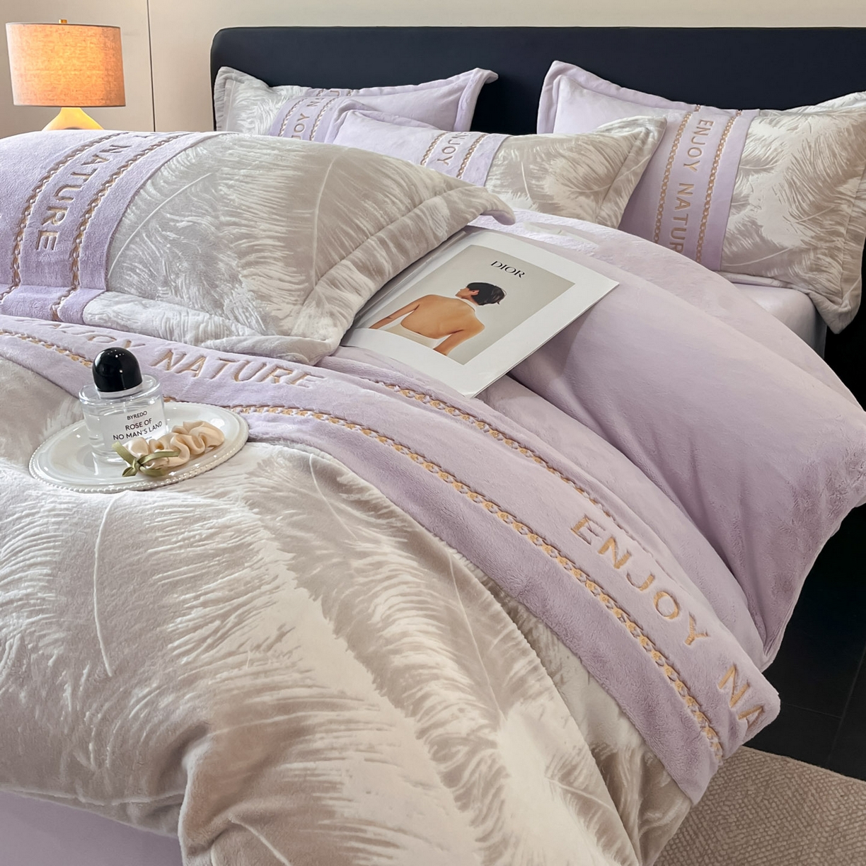 91家纺网 家纺一手货源 找家纺 博纳家纺 2025新款加厚牛奶绒雕花刺绣四件套-飞羽 控价劵后168（严格按控价来） 飞羽-浅紫