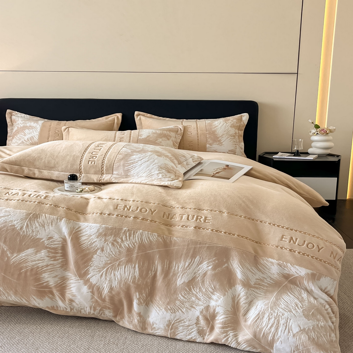 91家纺网 家纺一手货源 找家纺 博纳家纺 2025新款加厚牛奶绒雕花刺绣四件套-飞羽 控价劵后168（严格按控价来） 飞羽-香槟