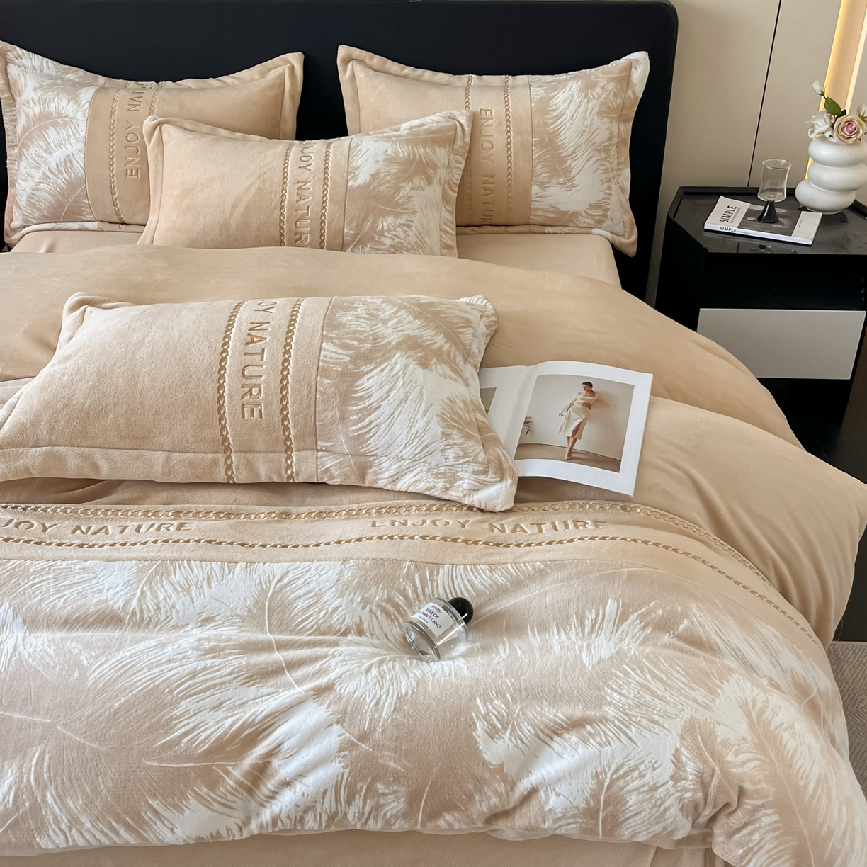 91家纺网 家纺一手货源 找家纺 博纳家纺 2025新款加厚牛奶绒雕花刺绣四件套-飞羽 控价劵后168（严格按控价来） 飞羽-香槟