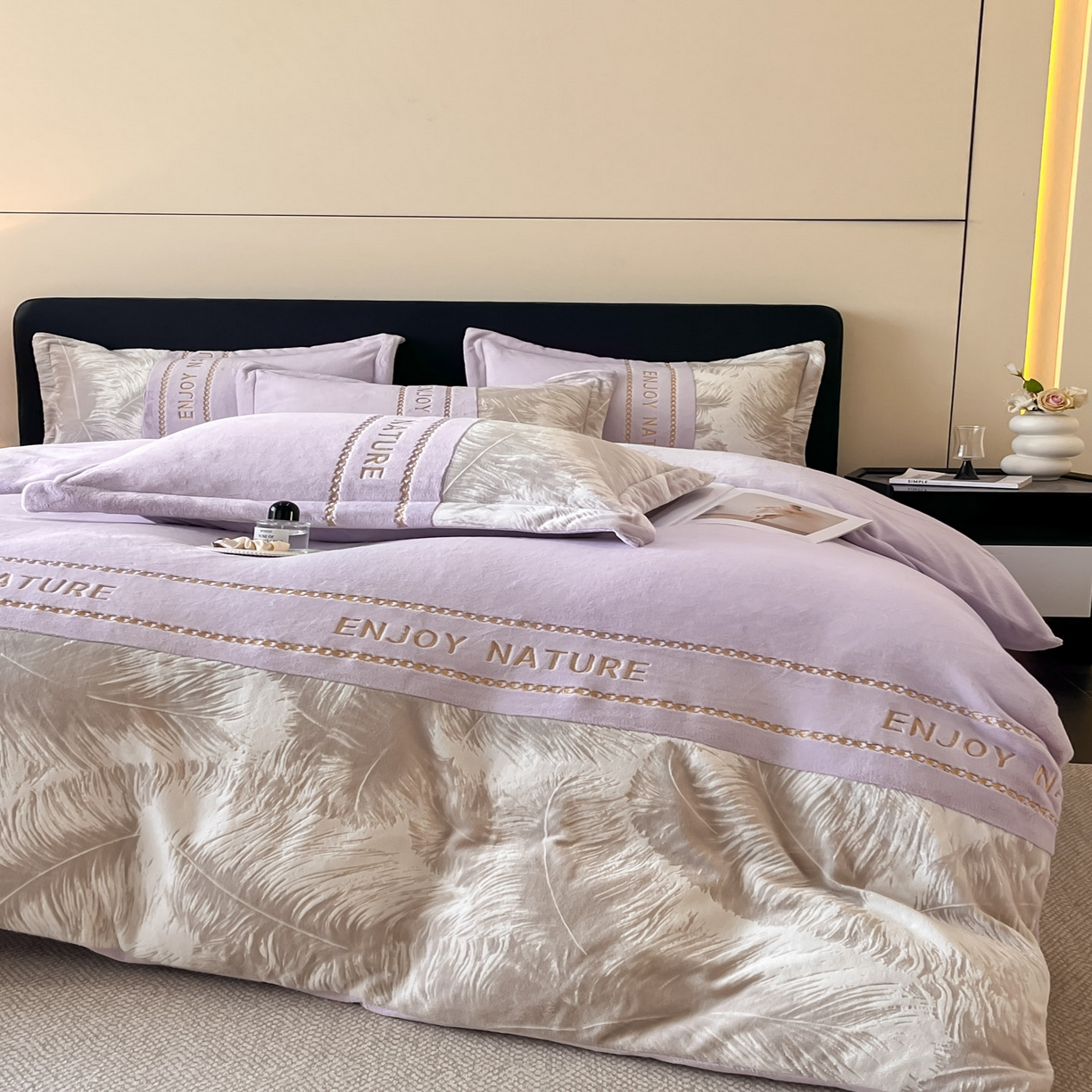 91家纺网 家纺一手货源 找家纺 博纳家纺 2025新款加厚牛奶绒雕花刺绣四件套-飞羽 控价劵后168（严格按控价来） 飞羽-浅紫