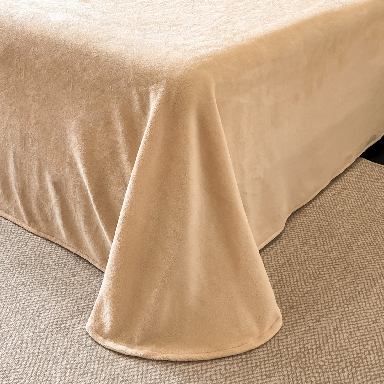 91家纺网 家纺一手货源 找家纺 博纳家纺 2025新款加厚牛奶绒雕花刺绣四件套-飞羽 控价劵后168（严格按控价来） 飞羽-香槟