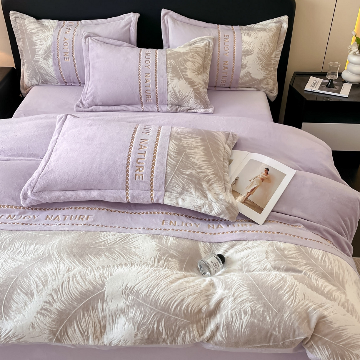 91家纺网 家纺一手货源 找家纺 博纳家纺 2025新款加厚牛奶绒雕花刺绣四件套-飞羽 控价劵后168（严格按控价来） 飞羽-浅紫