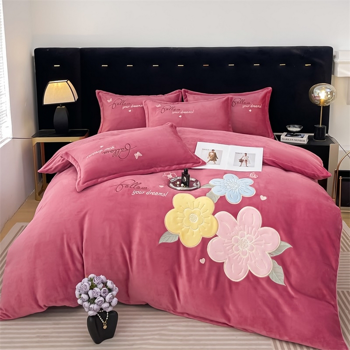 91家纺网 家纺一手货源 找家纺 （总）绒小宣 2025新A类牛奶绒贴布绣四件套-花语