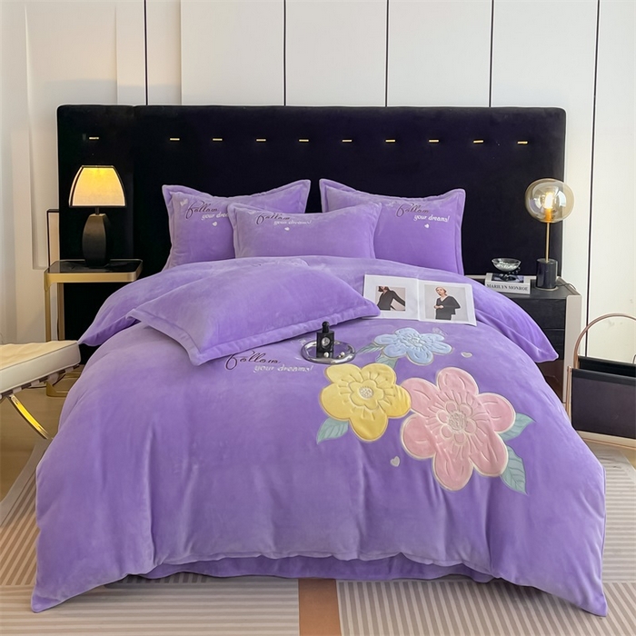 91家纺网 家纺一手货源 找家纺 绒小宣 2025新A类牛奶绒贴布绣四件套-花语 花语-浅夏紫