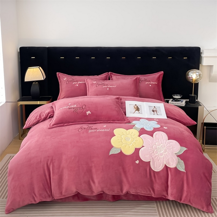 91家纺网 家纺一手货源 找家纺 绒小宣 2025新A类牛奶绒贴布绣四件套-花语 花语-豆沙色