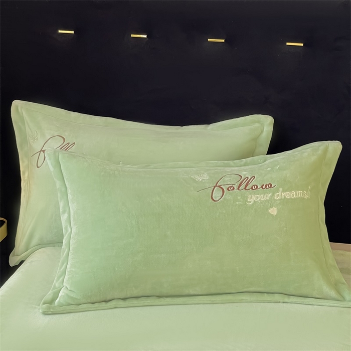 91家纺网 家纺一手货源 找家纺 绒小宣 2025新A类牛奶绒贴布绣四件套-花语 花语-抹茶绿