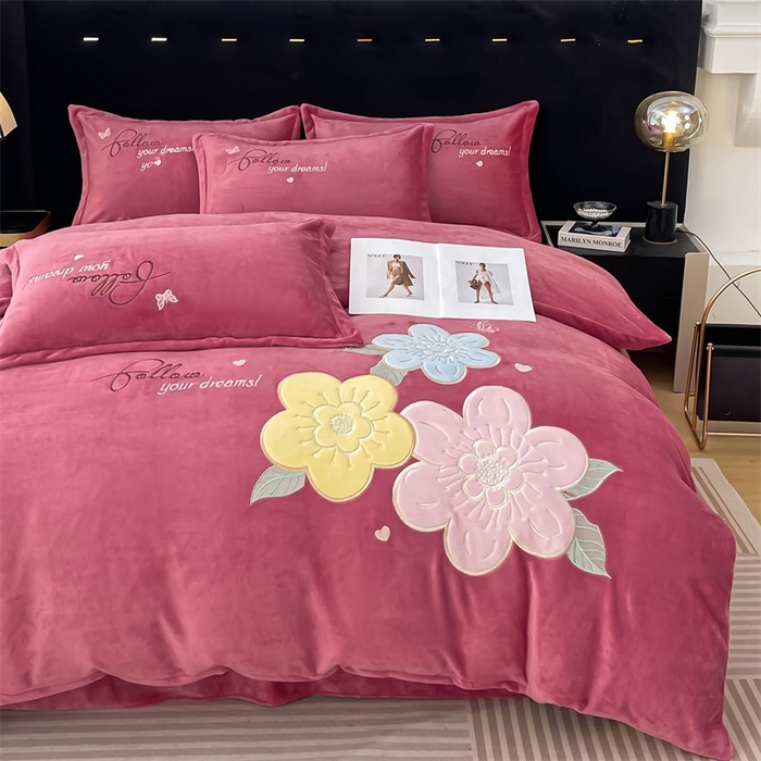 91家纺网 家纺一手货源 找家纺 绒小宣 2025新A类牛奶绒贴布绣四件套-花语 花语-豆沙色