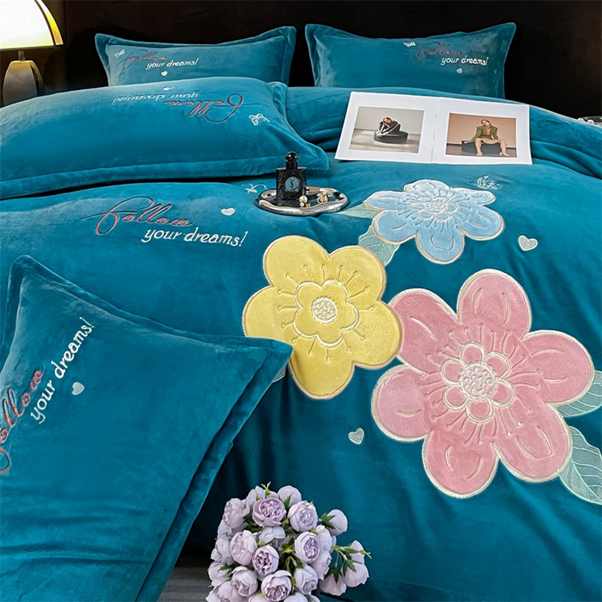 91家纺网 家纺一手货源 找家纺 绒小宣 2025新A类牛奶绒贴布绣四件套-花语 花语-宝石蓝