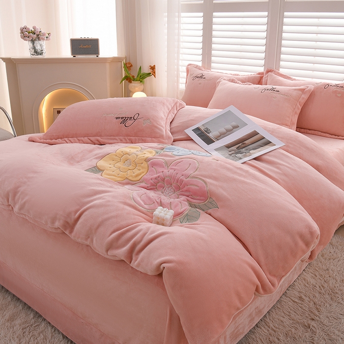 91家纺网 家纺一手货源 找家纺 （总）绒小宣 2025新A类牛奶绒贴布绣四件套-花语