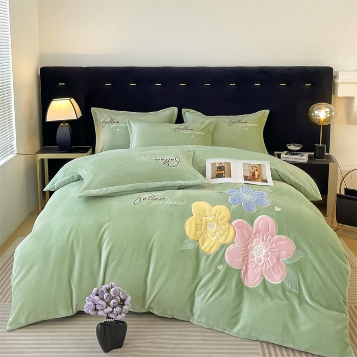 91家纺网 家纺一手货源 找家纺 （总）绒小宣 2025新A类牛奶绒贴布绣四件套-花语