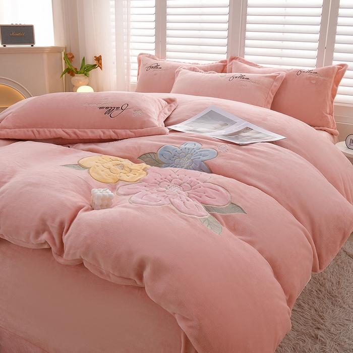 91家纺网 家纺一手货源 找家纺 （总）绒小宣 2025新A类牛奶绒贴布绣四件套-花语