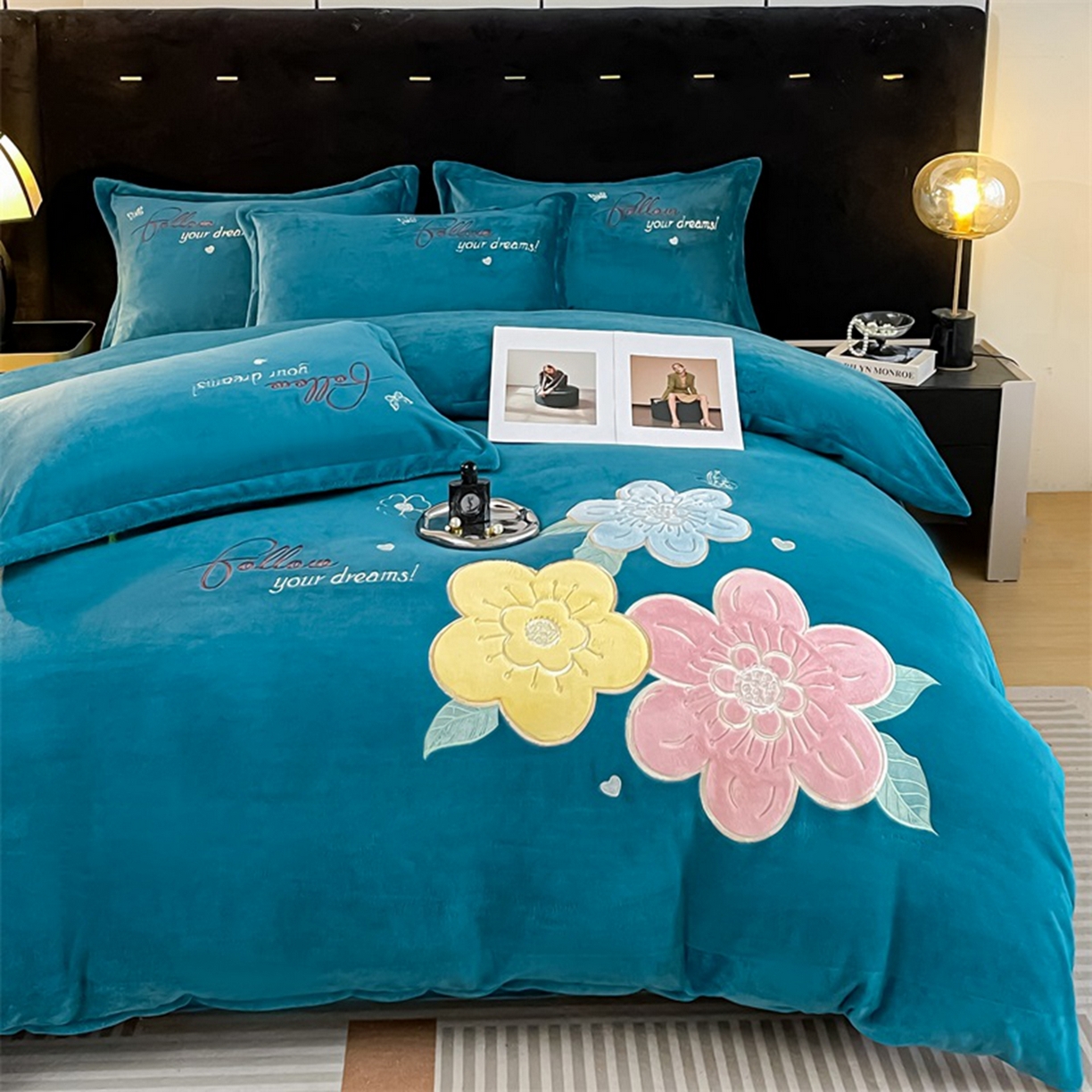 91家纺网 家纺一手货源 找家纺 绒小宣 2025新A类牛奶绒贴布绣四件套-花语 花语-宝石蓝