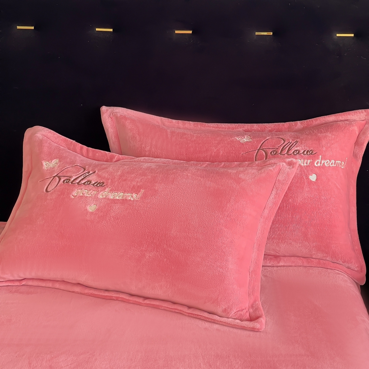 91家纺网 家纺一手货源 找家纺 绒小宣 2025新A类牛奶绒贴布绣四件套-花语 花语-芍药粉