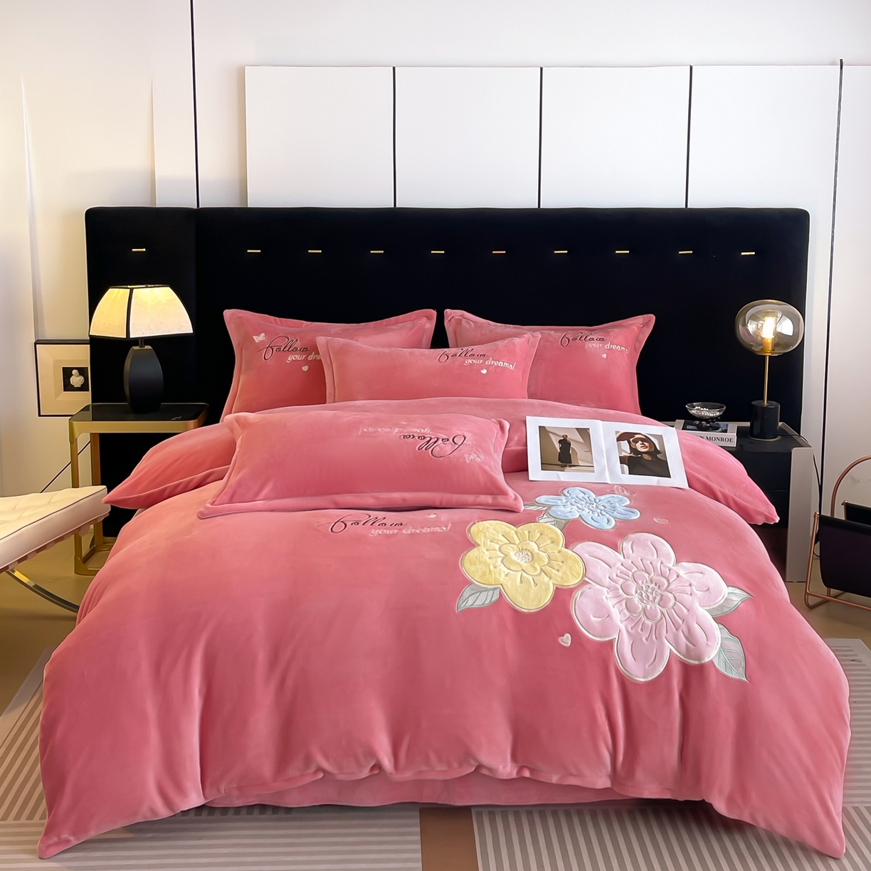 91家纺网 家纺一手货源 找家纺 绒小宣 2025新A类牛奶绒贴布绣四件套-花语 花语-芍药粉