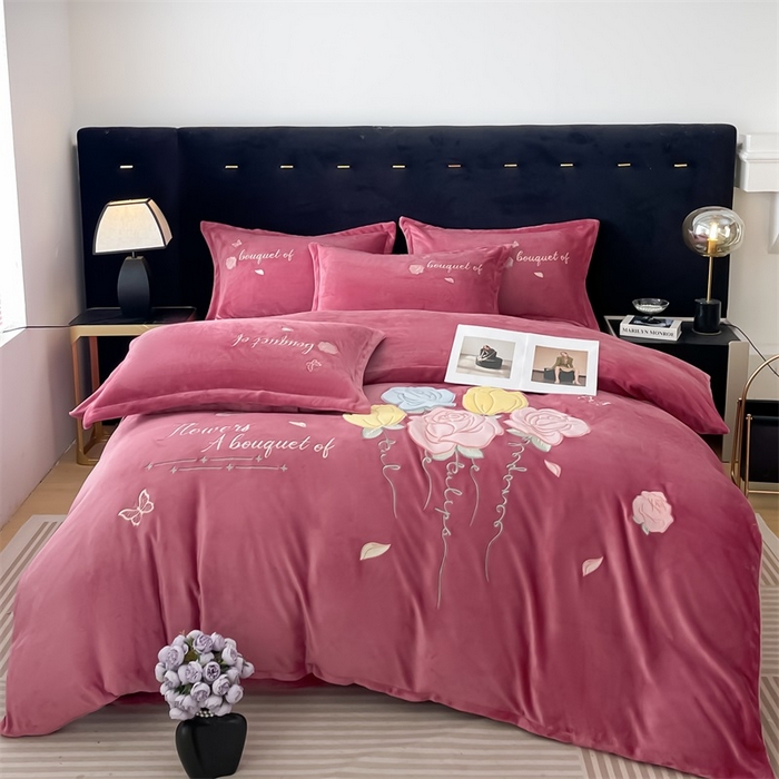 91家纺网 家纺一手货源 找家纺 （总）绒小宣 2025新款A类牛奶绒贴布绣四件套-玫瑰爱恋