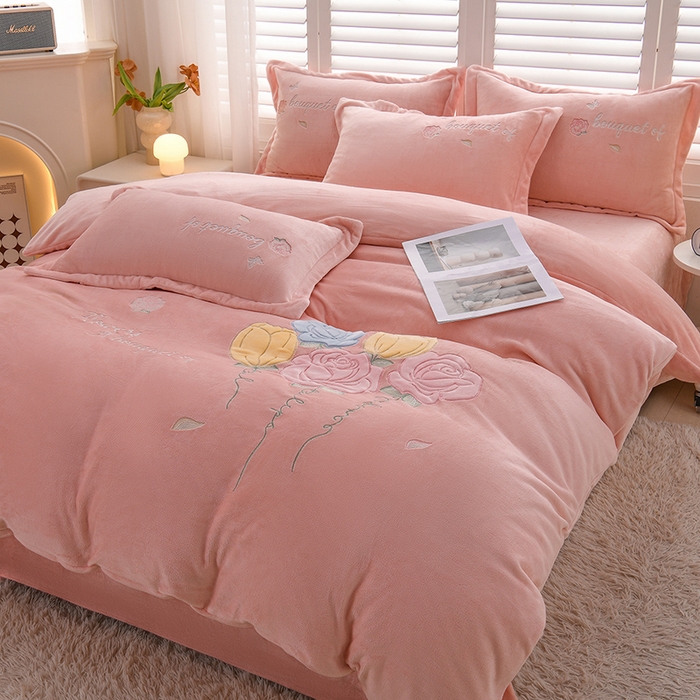 91家纺网 家纺一手货源 找家纺 （总）绒小宣 2025新款A类牛奶绒贴布绣四件套-玫瑰爱恋