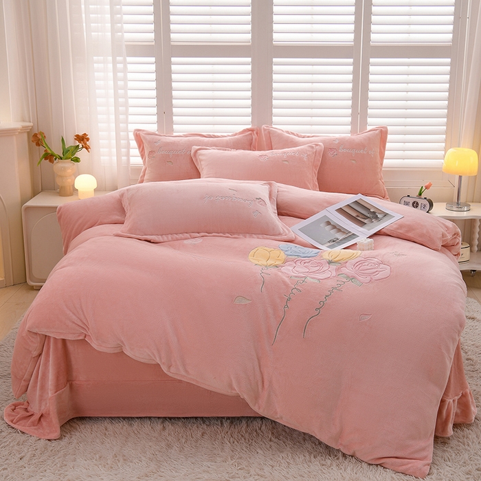 91家纺网 家纺一手货源 找家纺 （总）绒小宣 2025新款A类牛奶绒贴布绣四件套-玫瑰爱恋