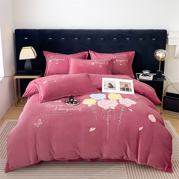 91家纺网 家纺一手货源 找家纺 绒小宣 2025新款A类牛奶绒贴布绣四件套-玫瑰爱恋 玫瑰爱恋-豆沙色