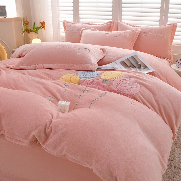 91家纺网 家纺一手货源 找家纺 （总）绒小宣 2025新款A类牛奶绒贴布绣四件套-玫瑰爱恋