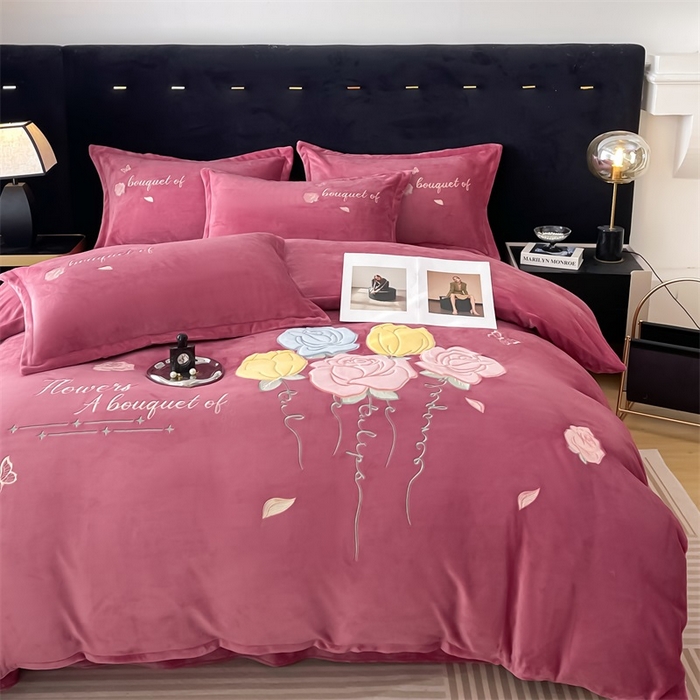 91家纺网 家纺一手货源 找家纺 绒小宣 2025新款A类牛奶绒贴布绣四件套-玫瑰爱恋 玫瑰爱恋-豆沙色