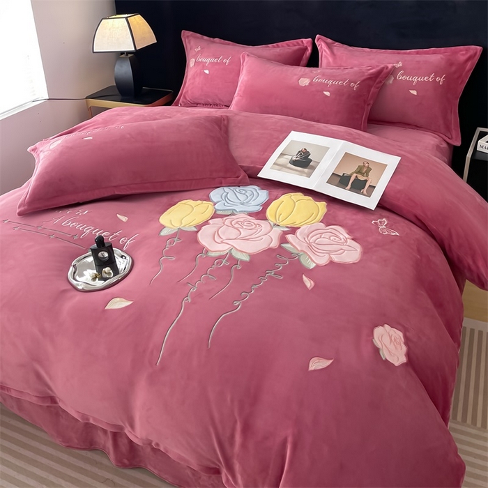 91家纺网 家纺一手货源 找家纺 绒小宣 2025新款A类牛奶绒贴布绣四件套-玫瑰爱恋 玫瑰爱恋-豆沙色