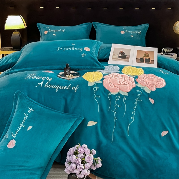 91家纺网 家纺一手货源 找家纺 绒小宣 2025新款A类牛奶绒贴布绣四件套-玫瑰爱恋 玫瑰爱恋-宝石蓝