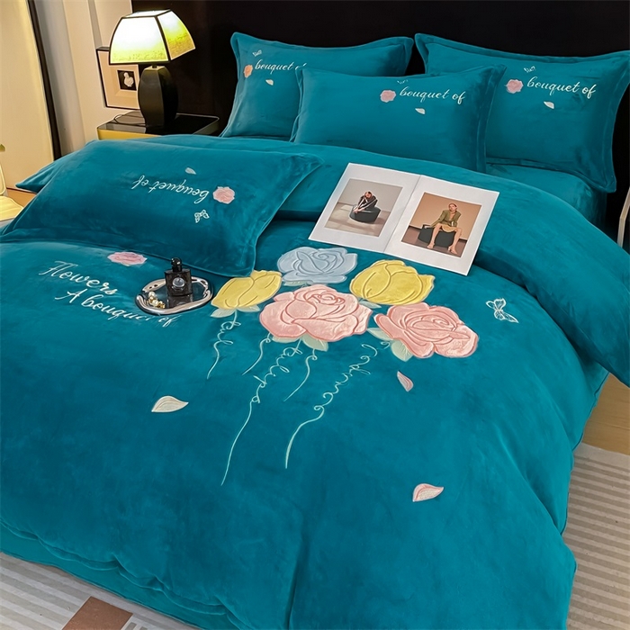 91家纺网 家纺一手货源 找家纺 绒小宣 2025新款A类牛奶绒贴布绣四件套-玫瑰爱恋 玫瑰爱恋-宝石蓝