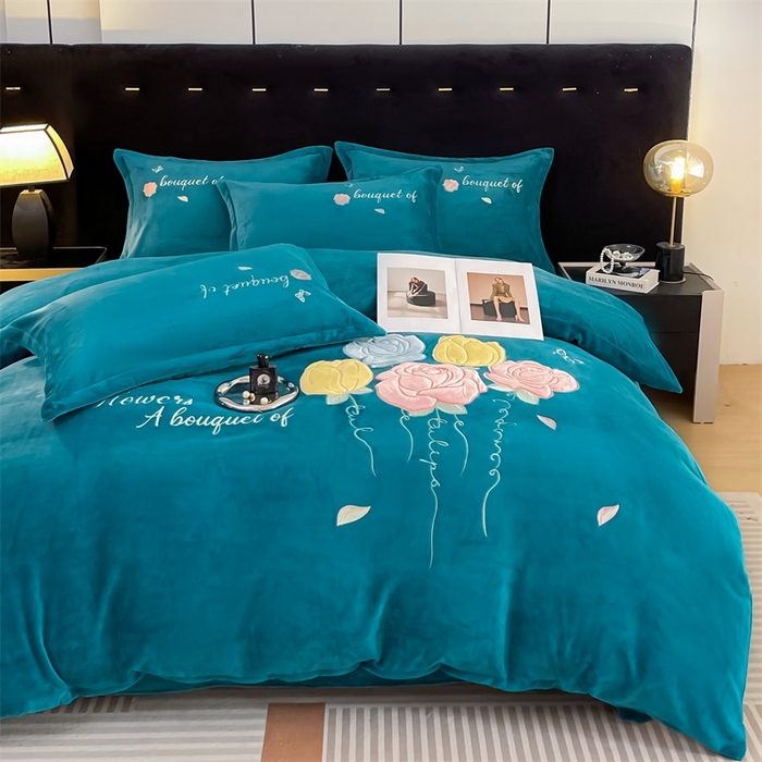91家纺网 家纺一手货源 找家纺 绒小宣 2025新款A类牛奶绒贴布绣四件套-玫瑰爱恋 玫瑰爱恋-宝石蓝