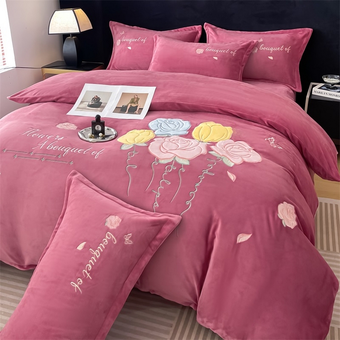 91家纺网 家纺一手货源 找家纺 绒小宣 2025新款A类牛奶绒贴布绣四件套-玫瑰爱恋 玫瑰爱恋-豆沙色