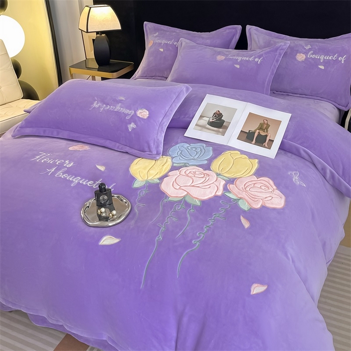 91家纺网 家纺一手货源 找家纺 绒小宣 2025新款A类牛奶绒贴布绣四件套-玫瑰爱恋 玫瑰爱恋-浅夏紫