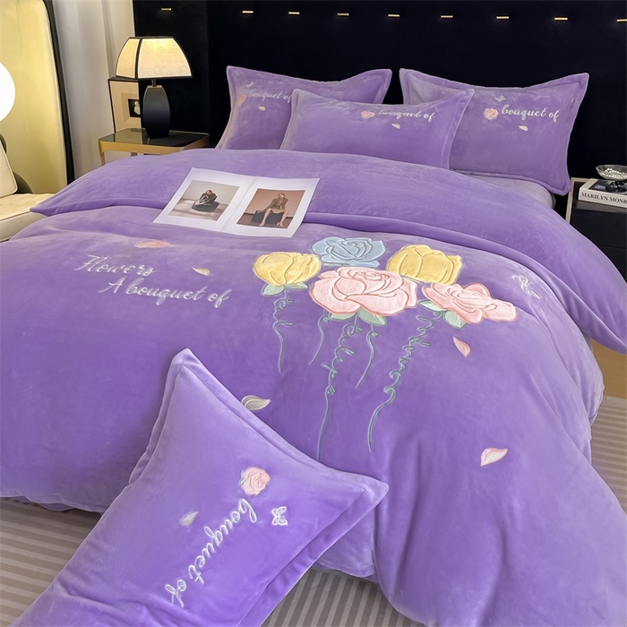 91家纺网 家纺一手货源 找家纺 绒小宣 2025新款A类牛奶绒贴布绣四件套-玫瑰爱恋 玫瑰爱恋-浅夏紫