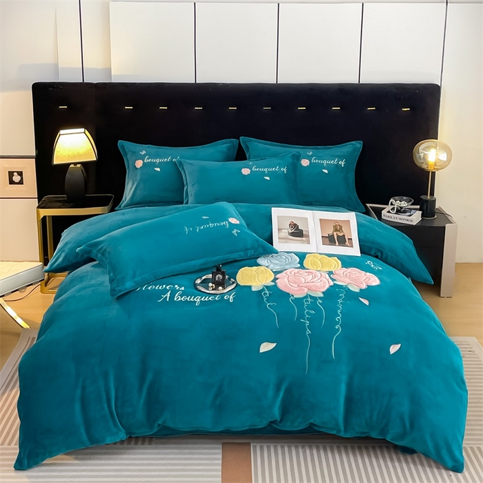 91家纺网 家纺一手货源 找家纺 绒小宣 2025新款A类牛奶绒贴布绣四件套-玫瑰爱恋 玫瑰爱恋-宝石蓝