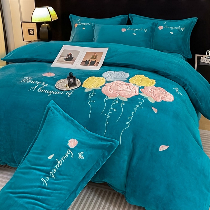 91家纺网 家纺一手货源 找家纺 绒小宣 2025新款A类牛奶绒贴布绣四件套-玫瑰爱恋 玫瑰爱恋-宝石蓝