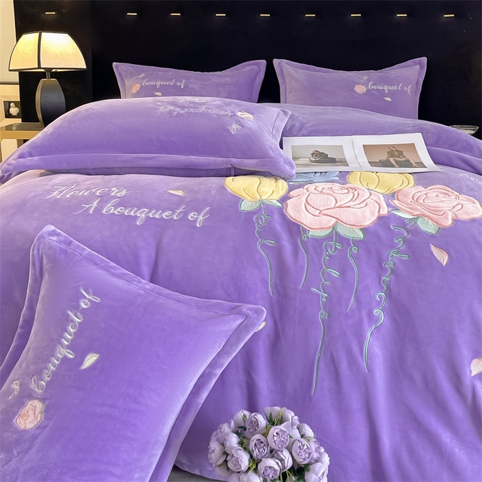 91家纺网 家纺一手货源 找家纺 绒小宣 2025新款A类牛奶绒贴布绣四件套-玫瑰爱恋 玫瑰爱恋-浅夏紫