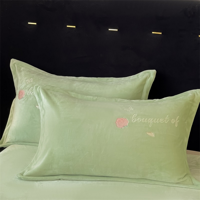 91家纺网 家纺一手货源 找家纺 绒小宣 2025新款A类牛奶绒贴布绣四件套-玫瑰爱恋 玫瑰爱恋-抹茶绿