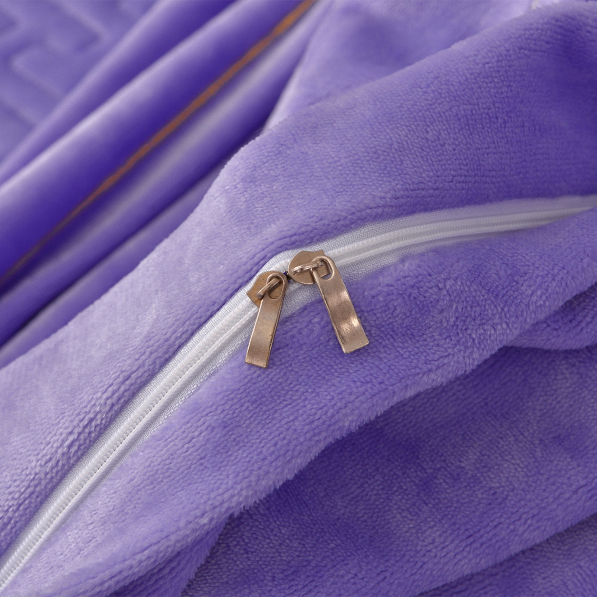 91家纺网 家纺一手货源 找家纺 （总）绒小宣 2025新款加厚牛奶绒四件套宽边一字绣牛奶绒刺绣花夹棉床盖款四件套-玫瑰花语