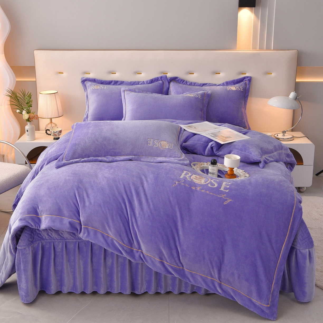 91家纺网 家纺一手货源 找家纺 （总）绒小宣 2025新款加厚牛奶绒四件套宽边一字绣牛奶绒刺绣花夹棉床盖款四件套-玫瑰花语