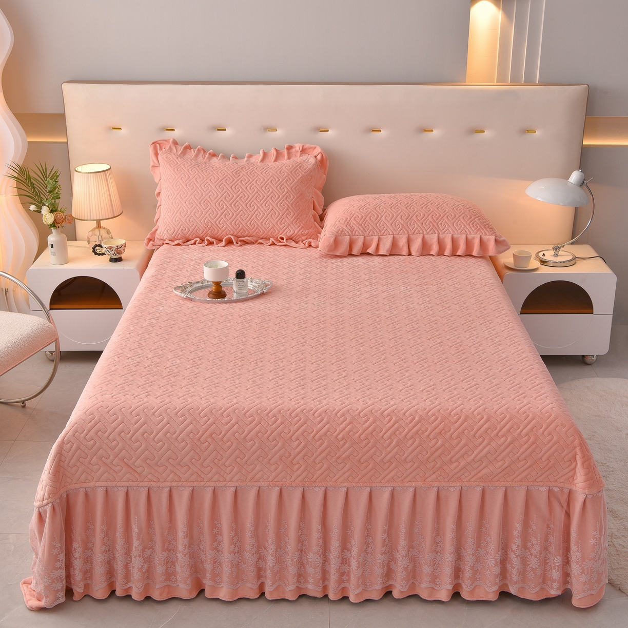 91家纺网 家纺一手货源 找家纺 绒小宣 2025新款加厚牛奶绒四件套宽边一字绣牛奶绒刺绣花夹棉床盖款四件套-玫瑰花语 玫瑰花语-粉色