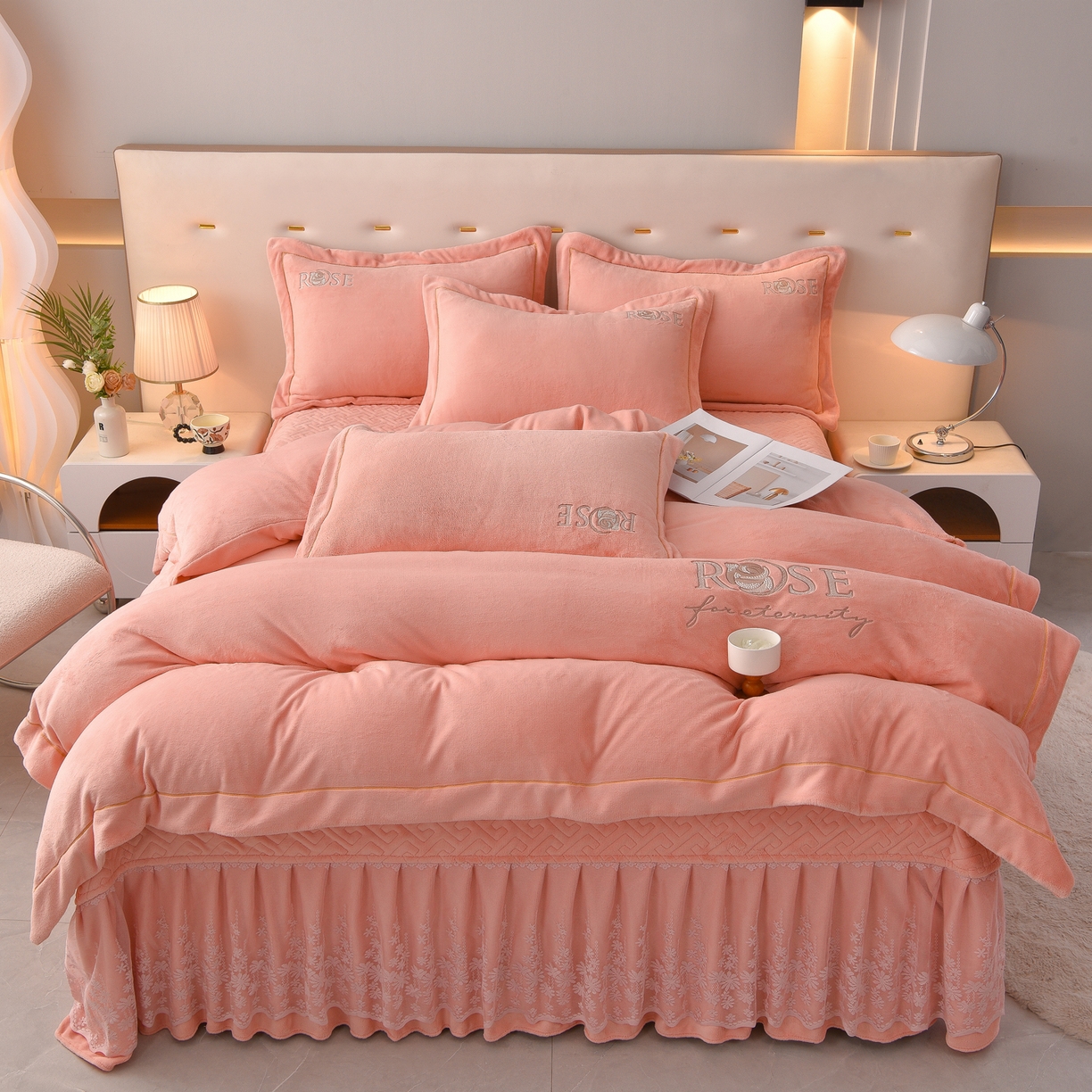 91家纺网 家纺一手货源 找家纺 绒小宣 2025新款加厚牛奶绒四件套宽边一字绣牛奶绒刺绣花夹棉床盖款四件套-玫瑰花语 玫瑰花语-粉色