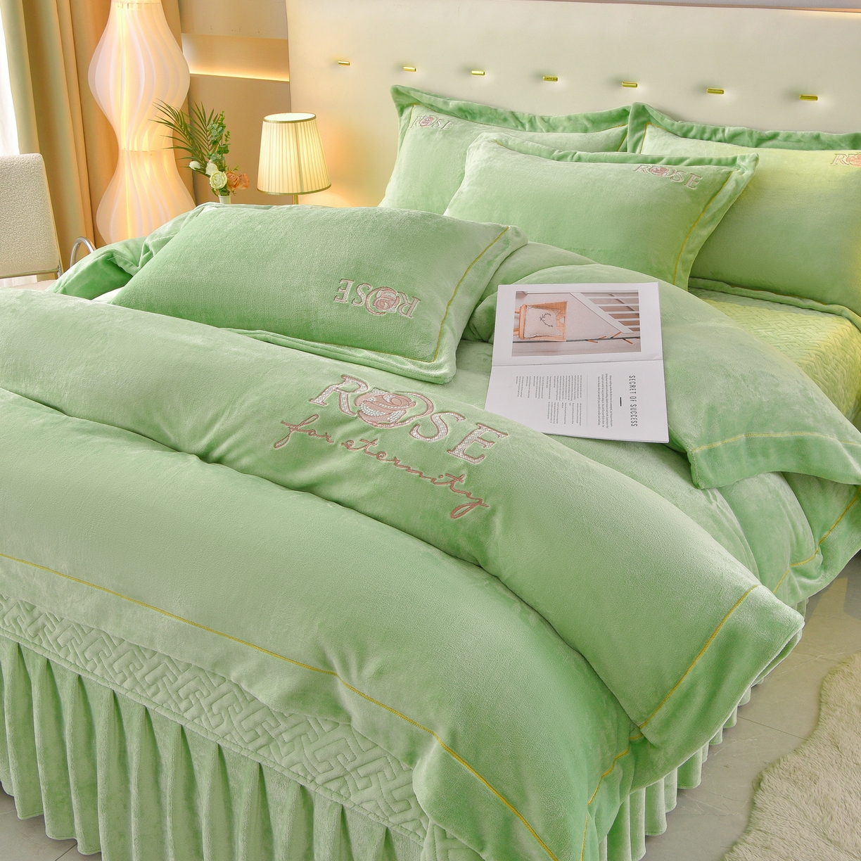 91家纺网 家纺一手货源 找家纺 绒小宣 2025新款加厚牛奶绒四件套宽边一字绣牛奶绒刺绣花夹棉床盖款四件套-玫瑰花语 玫瑰花语-绿色