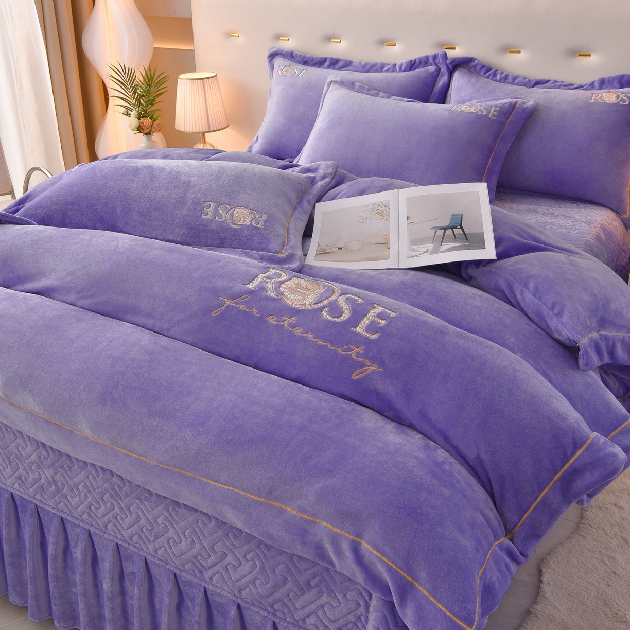 91家纺网 家纺一手货源 找家纺 绒小宣 2025新款加厚牛奶绒四件套宽边一字绣牛奶绒刺绣花夹棉床盖款四件套-玫瑰花语 玫瑰花语-紫色
