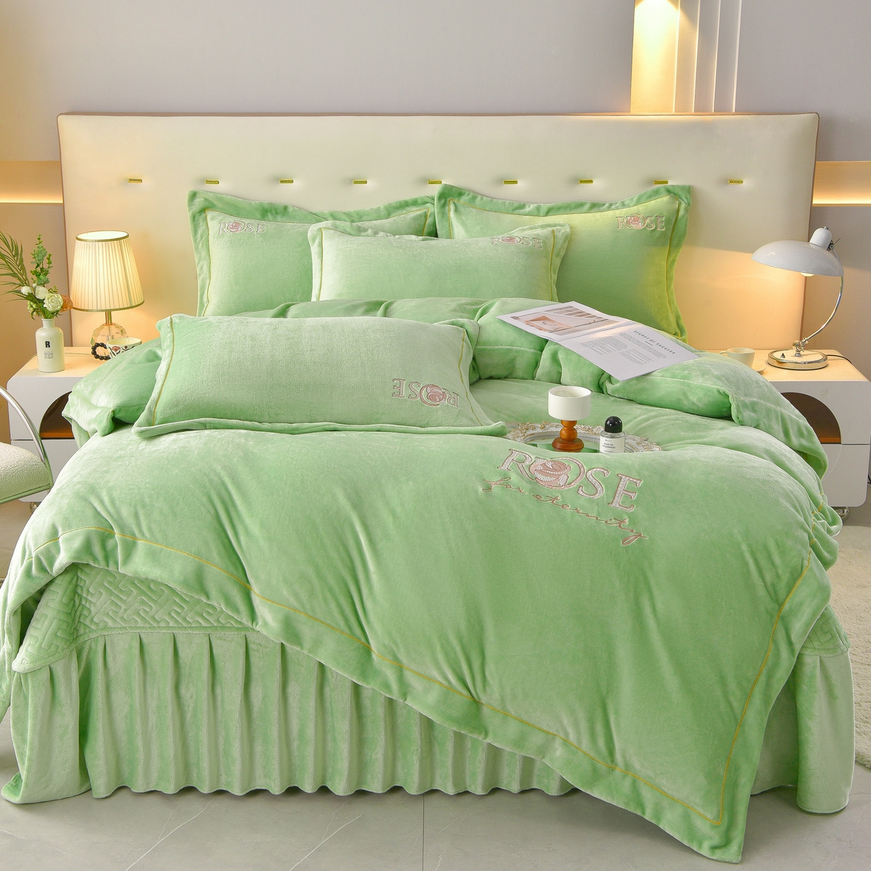 91家纺网 家纺一手货源 找家纺 绒小宣 2025新款加厚牛奶绒四件套宽边一字绣牛奶绒刺绣花夹棉床盖款四件套-玫瑰花语 玫瑰花语-绿色