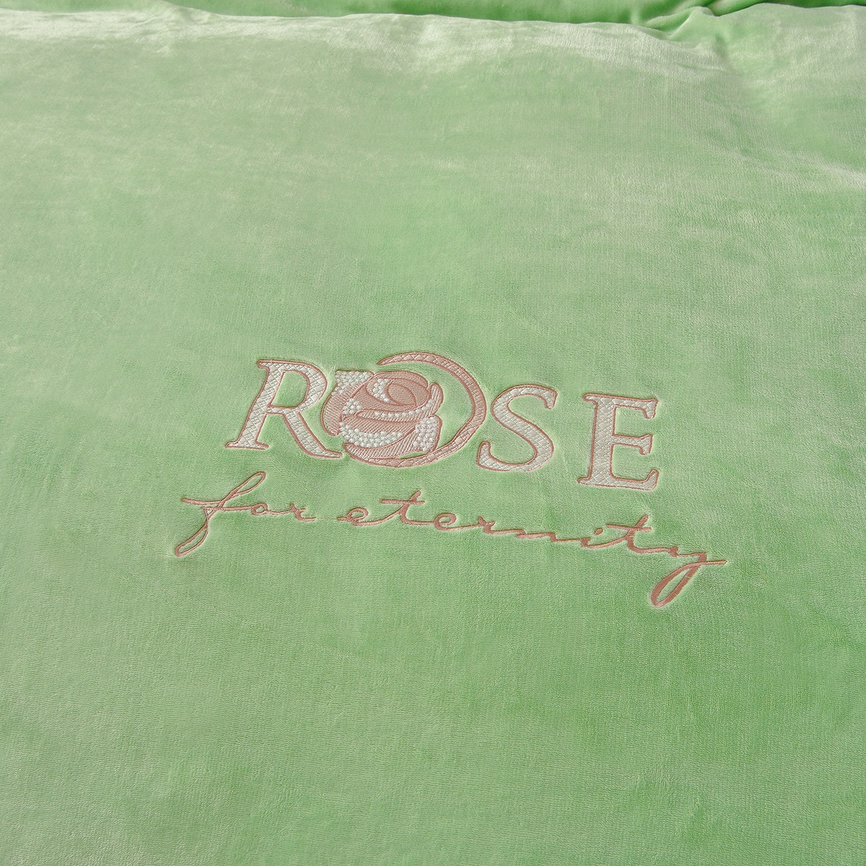 91家纺网 家纺一手货源 找家纺 绒小宣 2025新款加厚牛奶绒四件套宽边一字绣牛奶绒刺绣花夹棉床盖款四件套-玫瑰花语 玫瑰花语-绿色