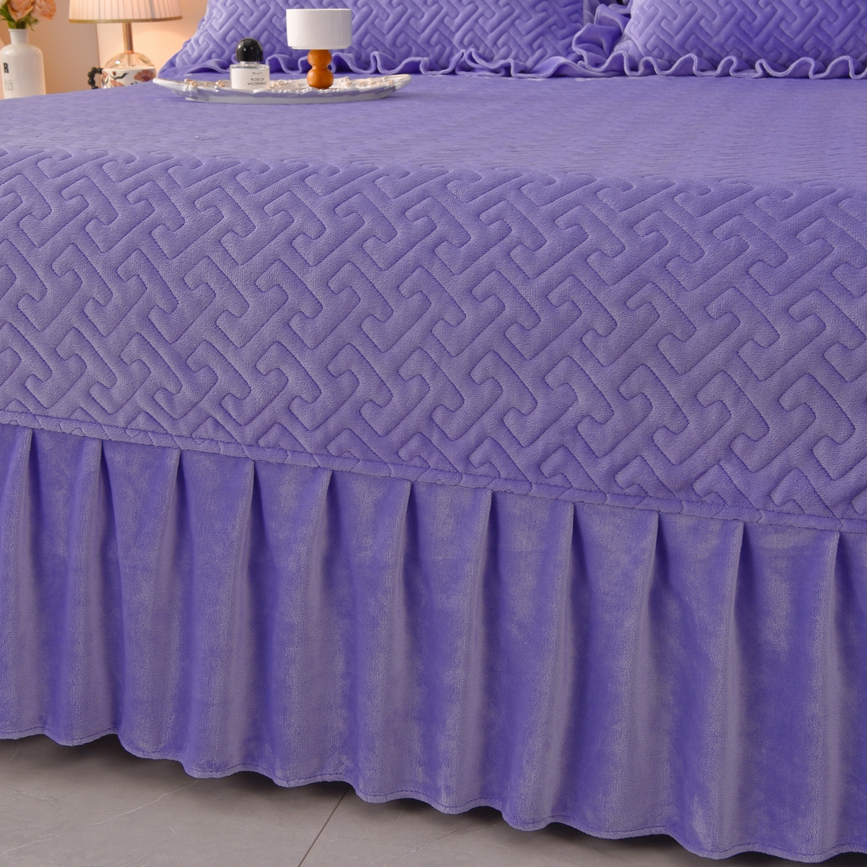 91家纺网 家纺一手货源 找家纺 绒小宣 2025新款加厚牛奶绒四件套宽边一字绣牛奶绒刺绣花夹棉床盖款四件套-玫瑰花语 玫瑰花语-紫色