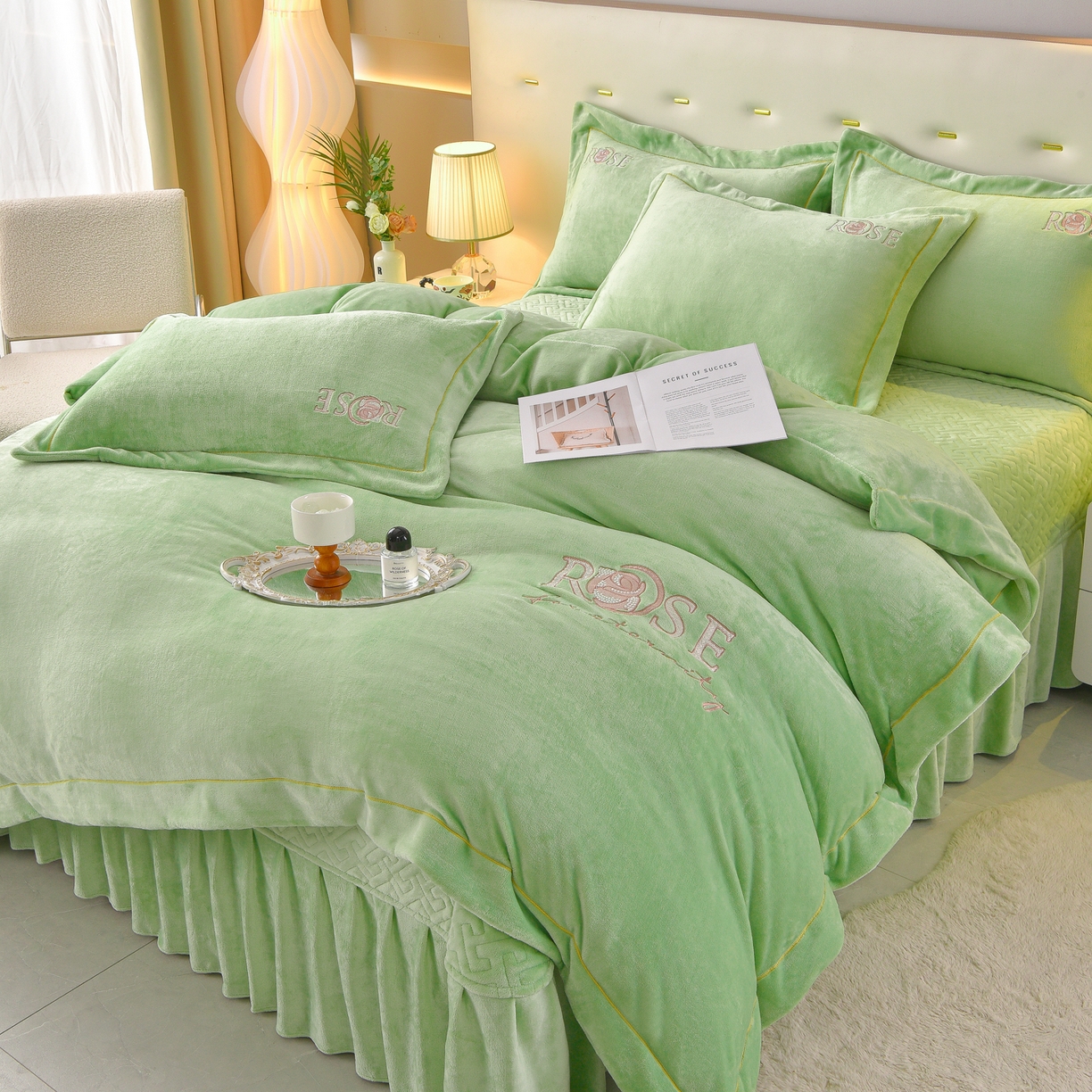 91家纺网 家纺一手货源 找家纺 绒小宣 2025新款加厚牛奶绒四件套宽边一字绣牛奶绒刺绣花夹棉床盖款四件套-玫瑰花语 玫瑰花语-绿色