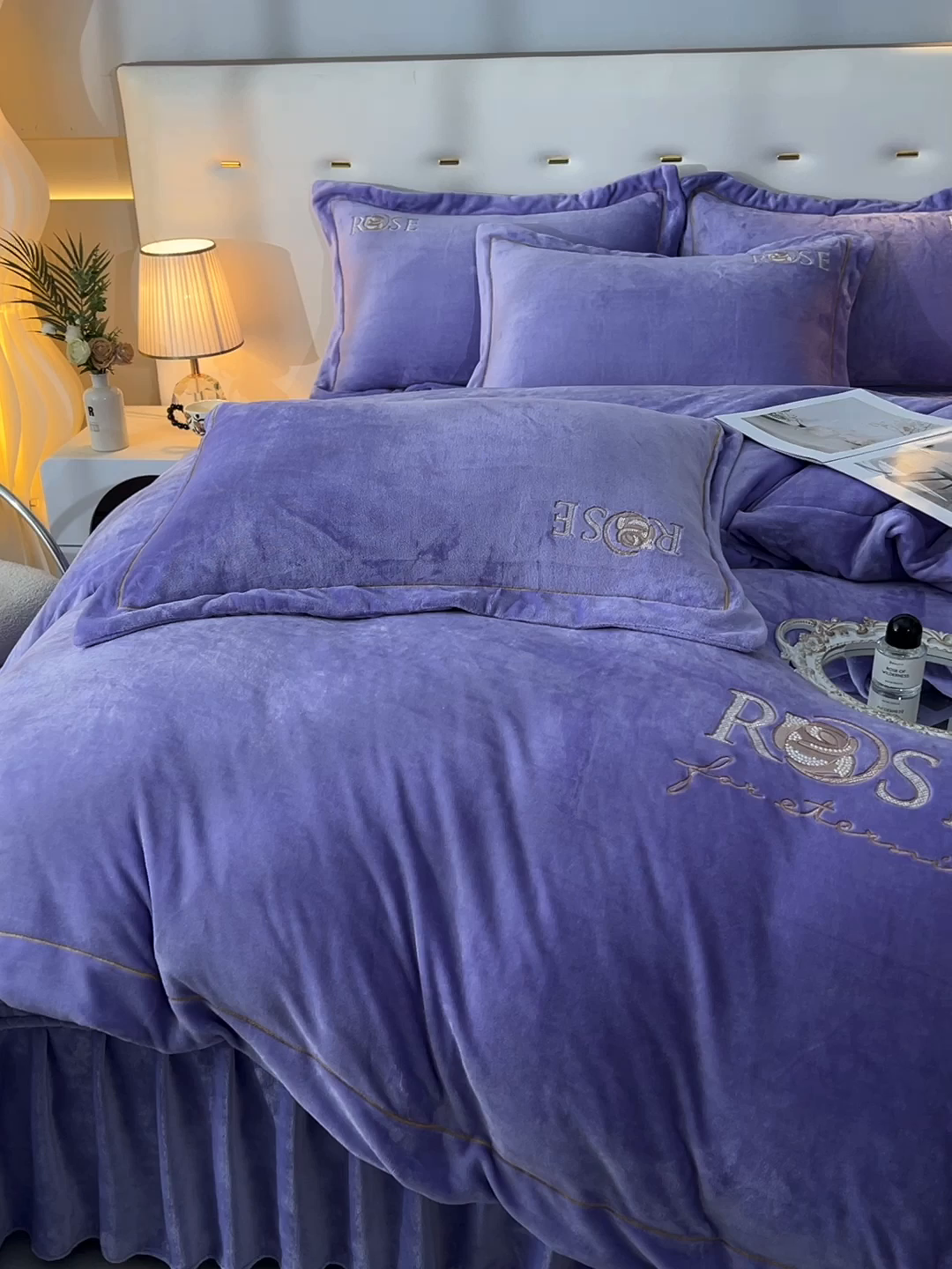 91家纺网 家纺一手货源 找家纺 （总）绒小宣 2025新款加厚牛奶绒四件套宽边一字绣牛奶绒刺绣花夹棉床盖款四件套-玫瑰花语