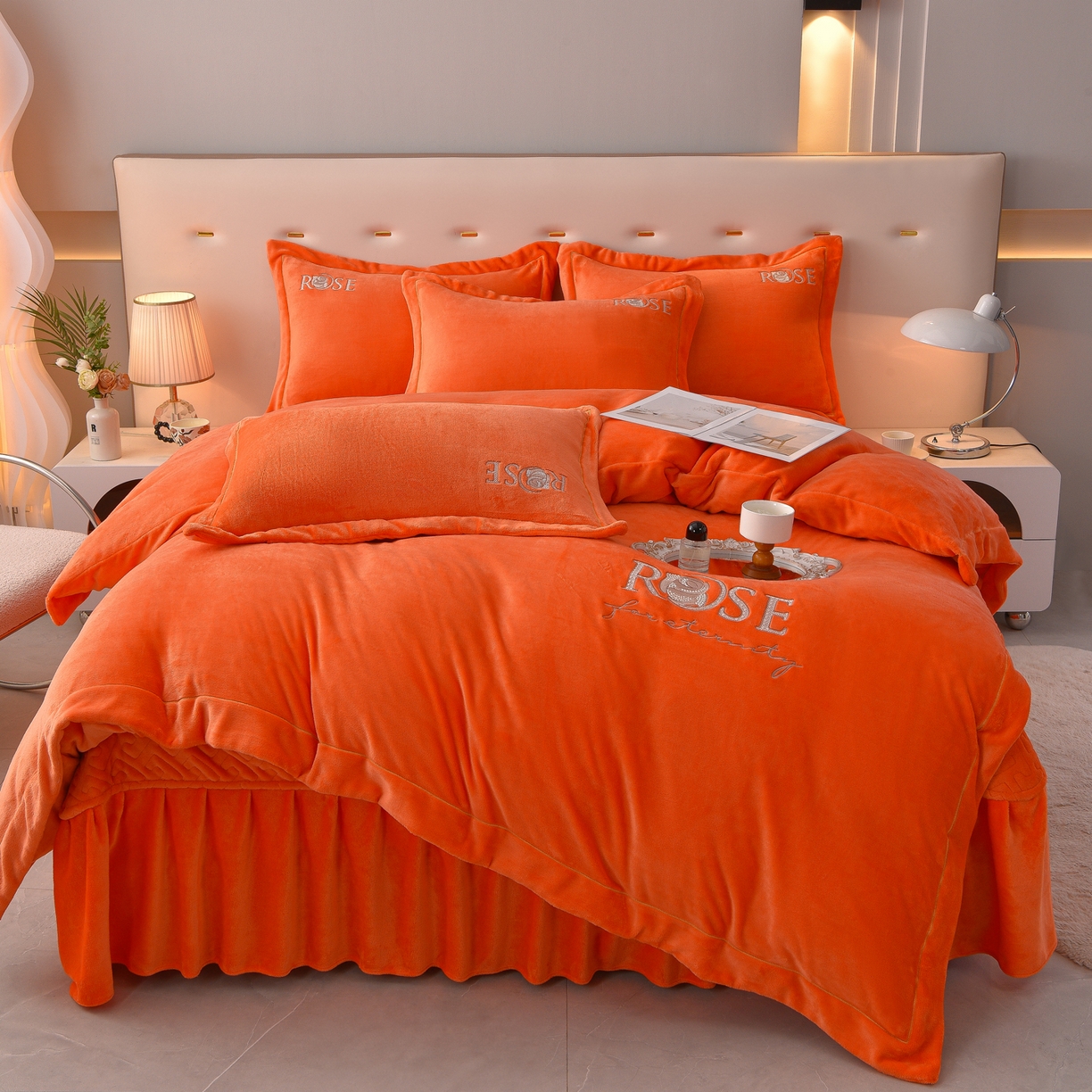 91家纺网 家纺一手货源 找家纺 绒小宣 2025新款加厚牛奶绒四件套宽边一字绣牛奶绒刺绣花夹棉床盖款四件套-玫瑰花语 玫瑰花语-橙色